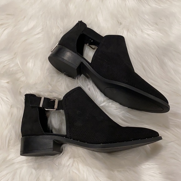 Steven by Steve Madden Cirsi Black Ankle Bootie - Picture 5 of 12